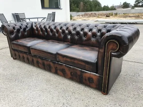 Lång soffa i patinerat läder
