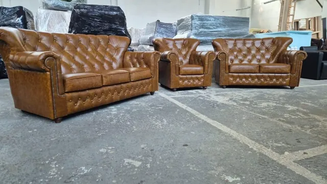 Set i konjaksfärgat läder: soffa och två fåtöljer