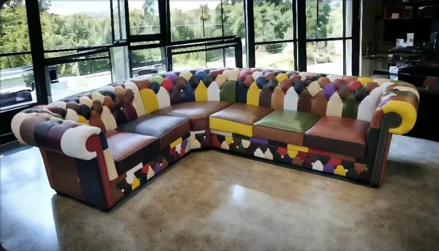 Färgstark hörnsoffa i patchwork