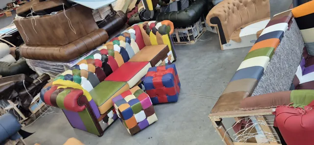 Färgstark soffa i patchwork